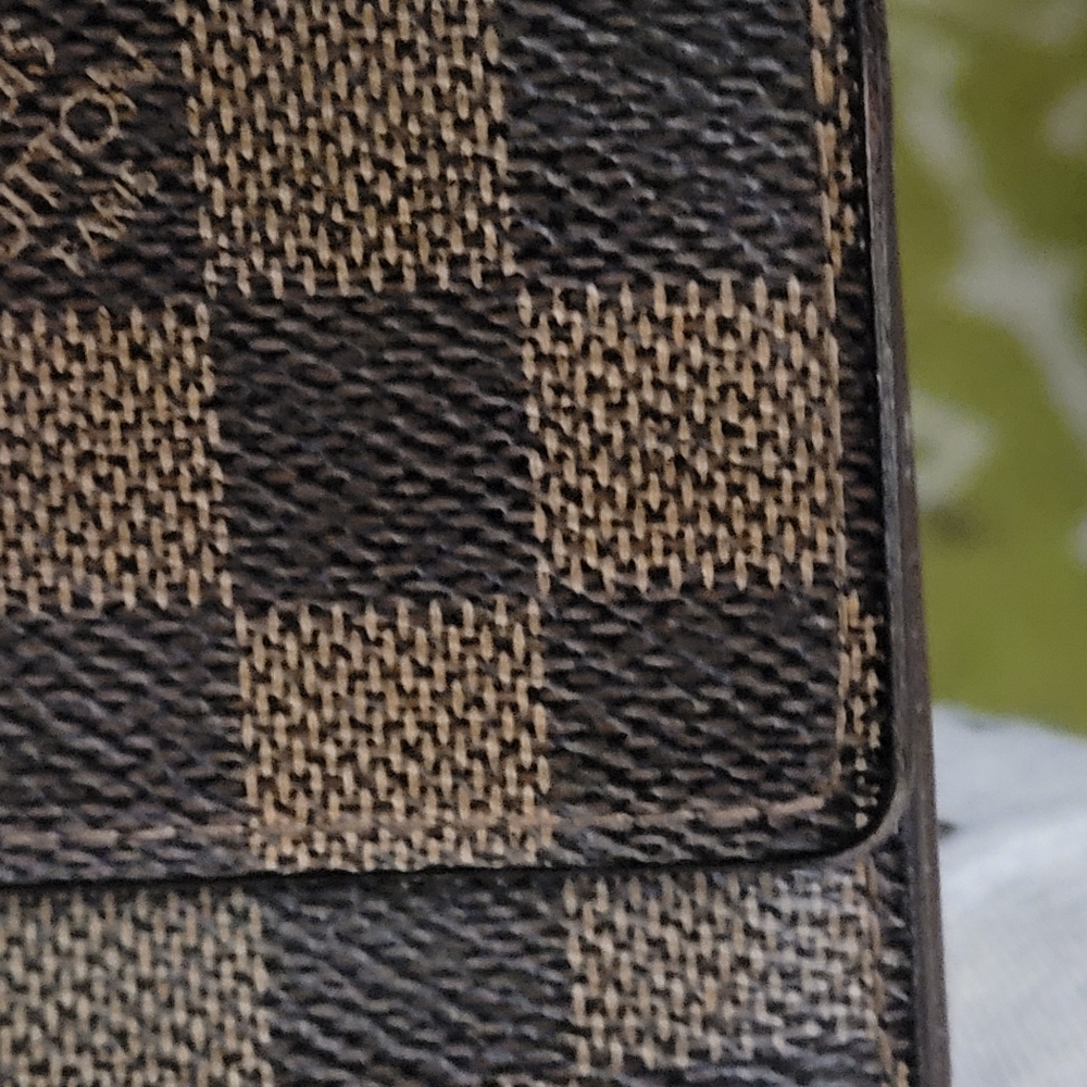 Emt$250Louis Vuitton Damier Ebene Sarah wallet, with D hooks attached - Picture 7 of 12